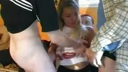 Chica con rojo towel porno gratis en costa rica joven masturbándose en frente de laptop