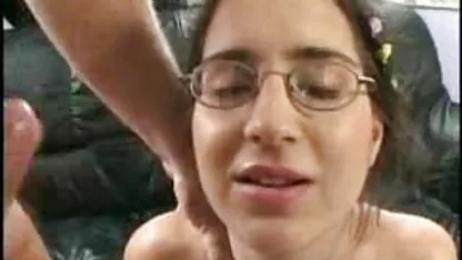Chica atornillar la lengua de su novio en culiadera en costa rica el culo