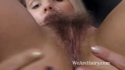 Las mujeres rusas videos xxx de costa rica con el pelo corto de la inserción de un consolador en su cabello