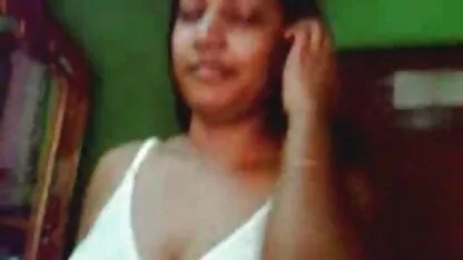 Un hombre xxx amateur costa rica posa desnudo delgado belleza y su polla en el culo después de una mamada