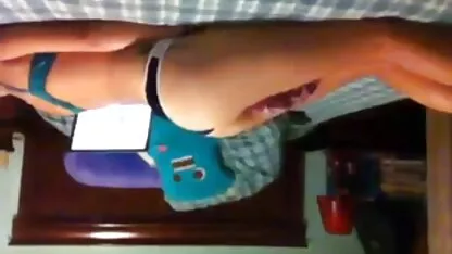 Dos rubia adulto con camisa y falda videos pornos de mujeres de costa rica divertirse con un vibrador en la cocina